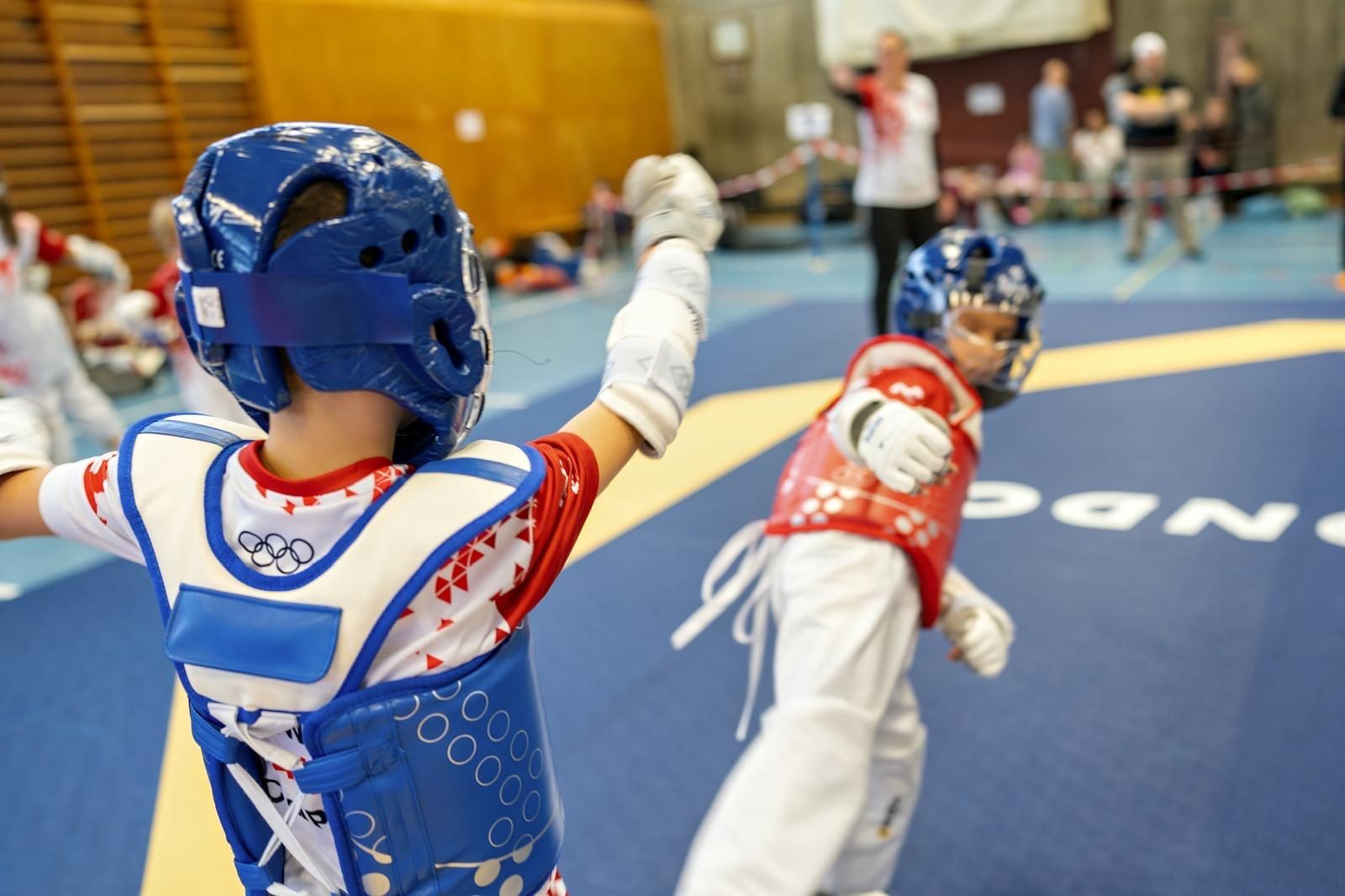 Kleine Kinder Taekwondo Training
